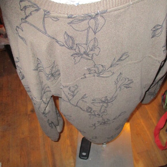 C &  C California new with tags ladies 1x brown sweater light weight - Picture 2 of 3